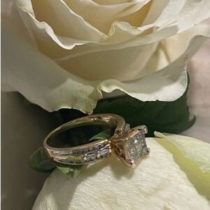 14 k gold women’s engagement ring